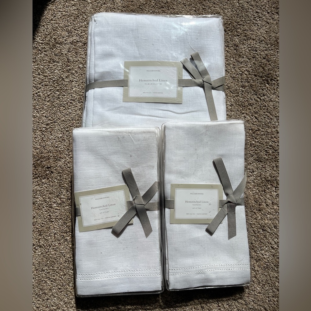 NEW Williams-Sonoma Linen Tablecloth 70x90 and Napkins (8)